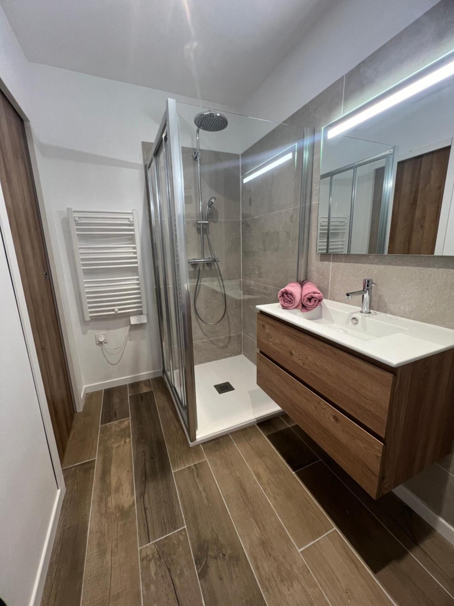 Maison T2 Avec Jaccuzi Wifi Parking Saint-Cyr-sur-Mer Buitenkant foto